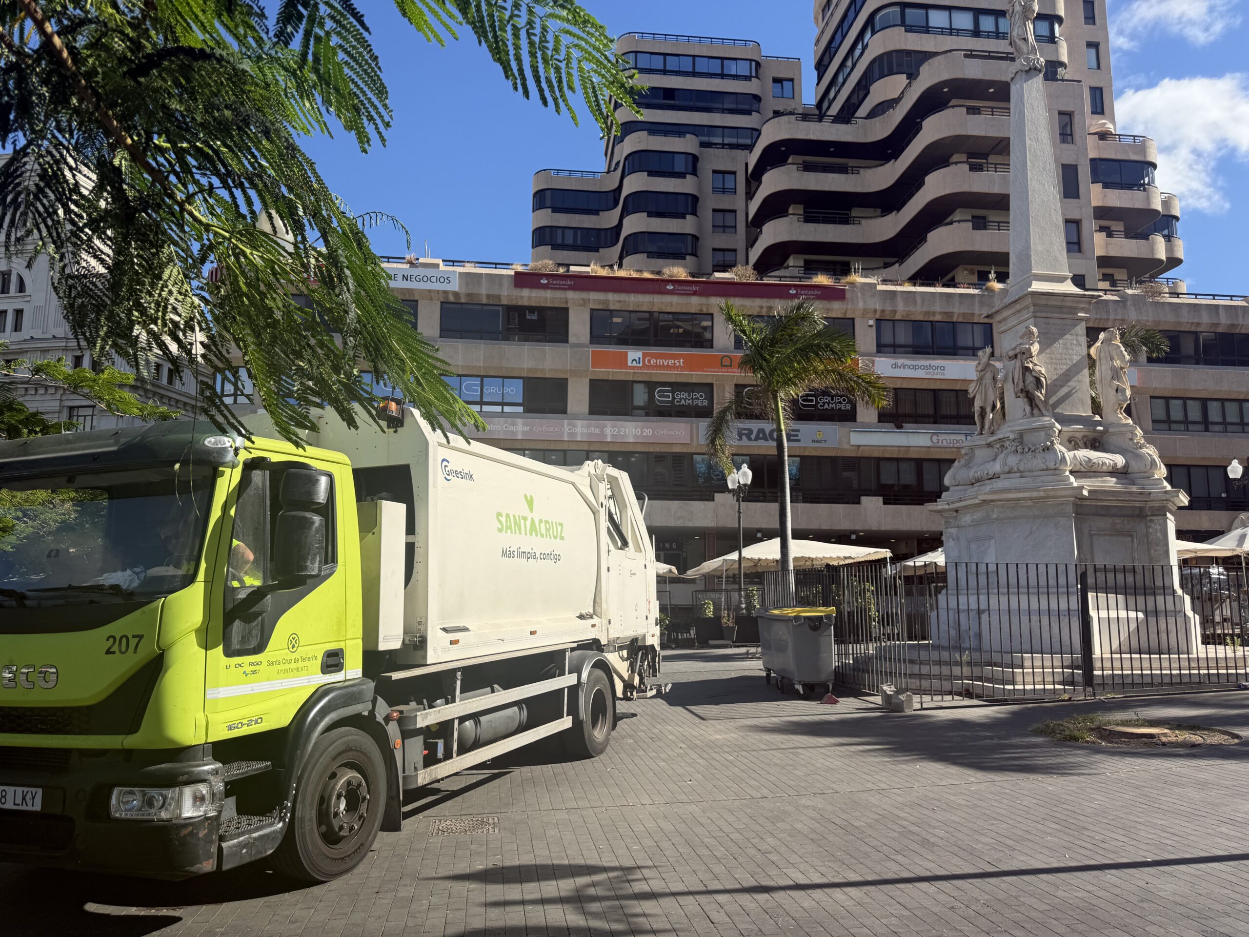 Operativo de limpieza en Santa Cruz de Tenerife