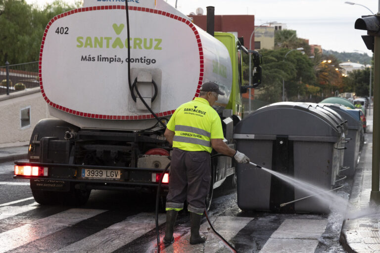 Operativo de limpieza en Santa Cruz