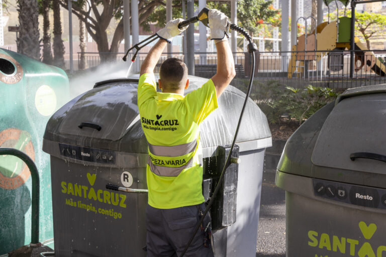 Operativo de limpieza en Santa Cruz